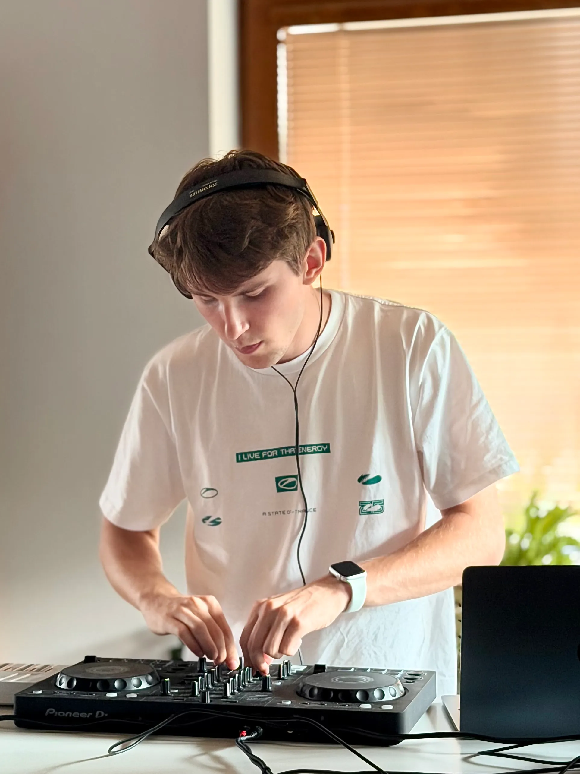 THOMPSON at the controller, daylight set