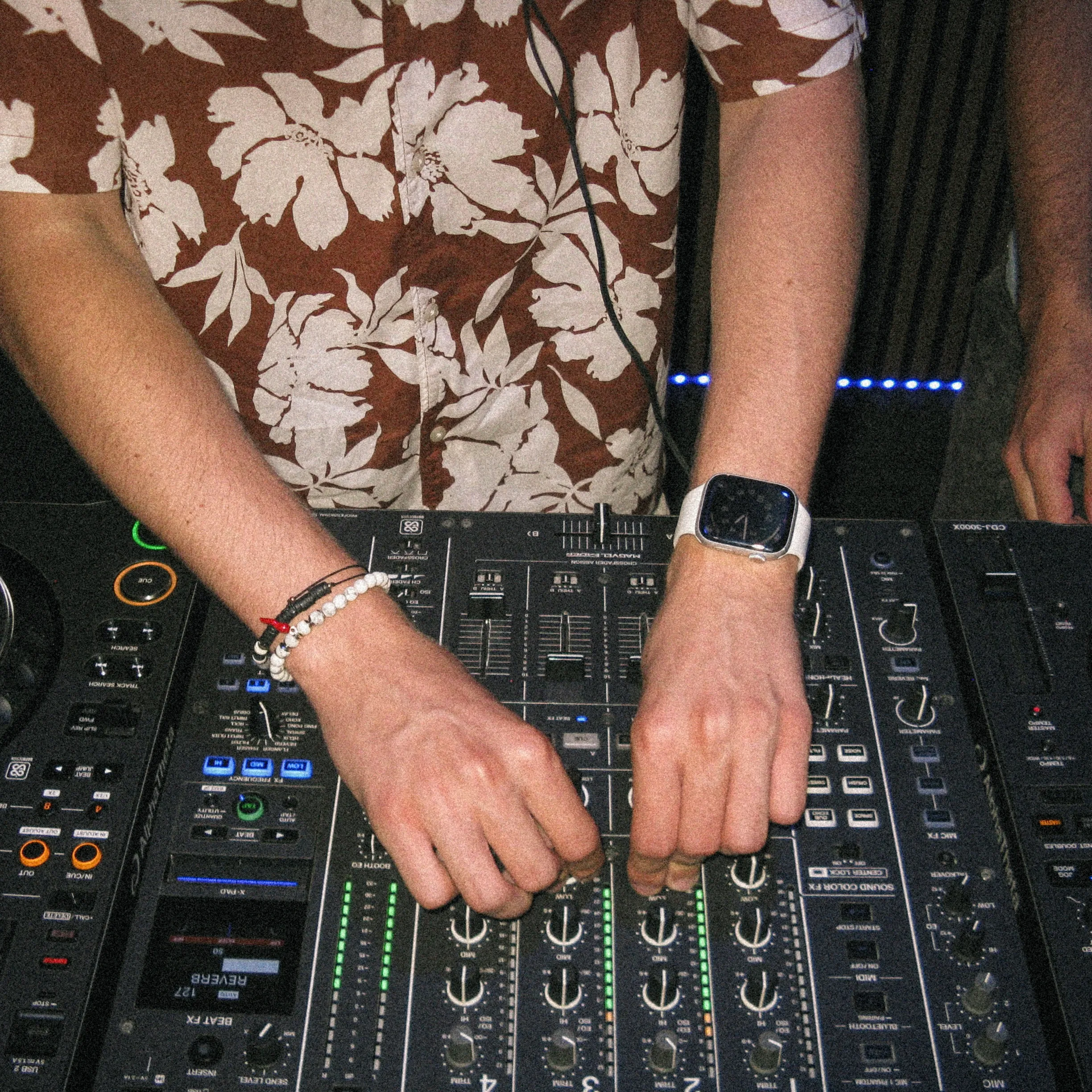Hands on the mixer, mid-set